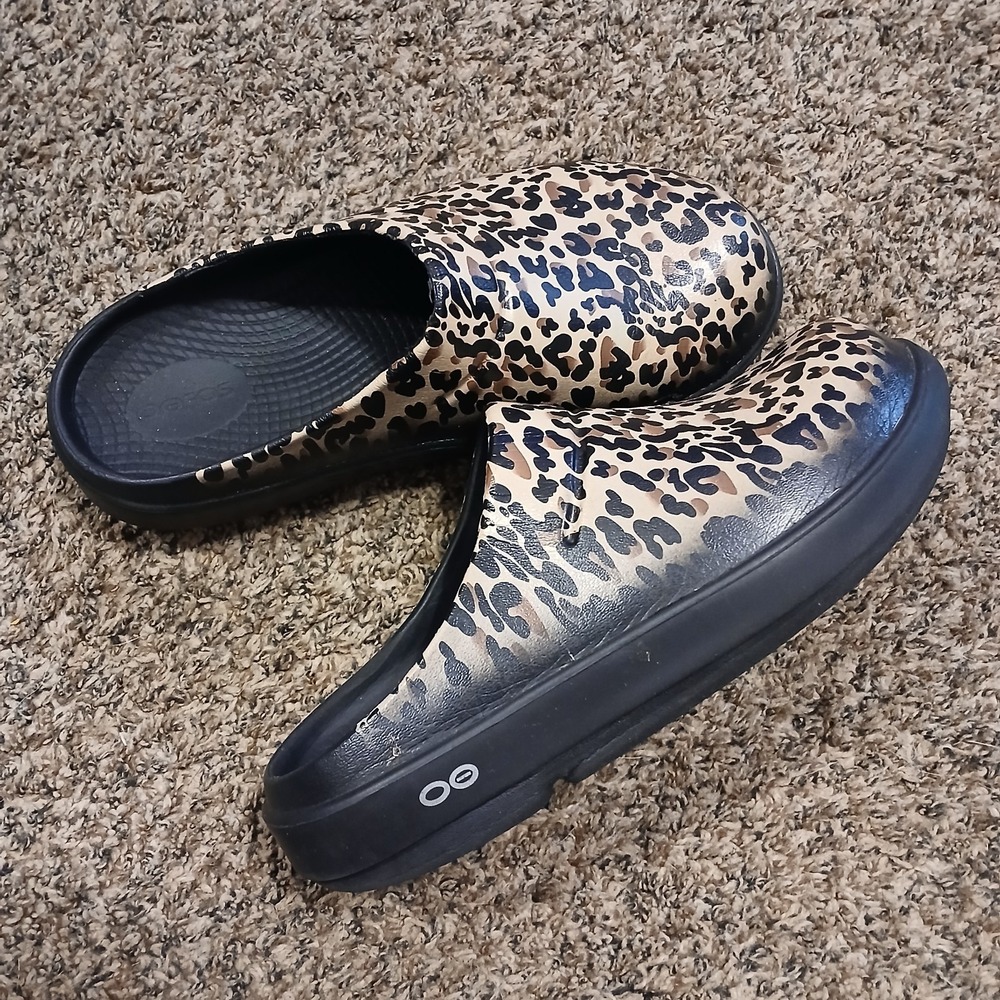 OOFOS OOcloog Limited Leopard Print Recovery Clogs Mules Shoes Women 8